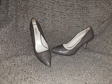 PRADA-Classic Vintage Taupe Leather-Pointy Toe-Low Stiletto-Sz 40/9.5-Excellent