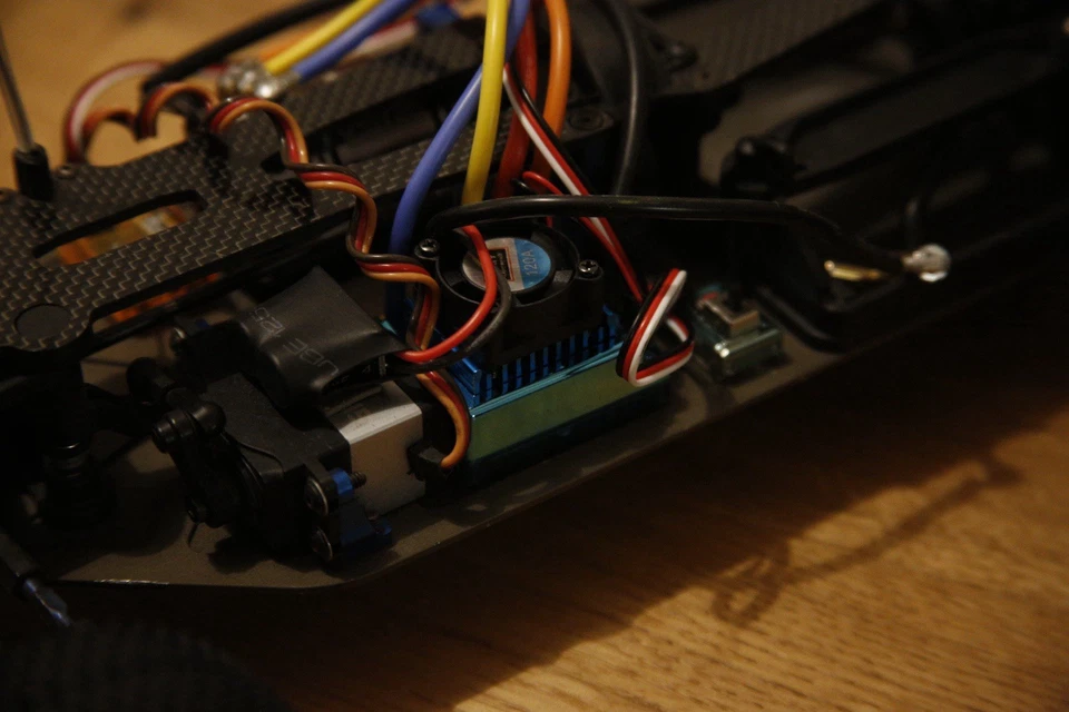 Team Associated B44.2 Factory Team 1:10 4WD Buggy - Bild 4 von 4