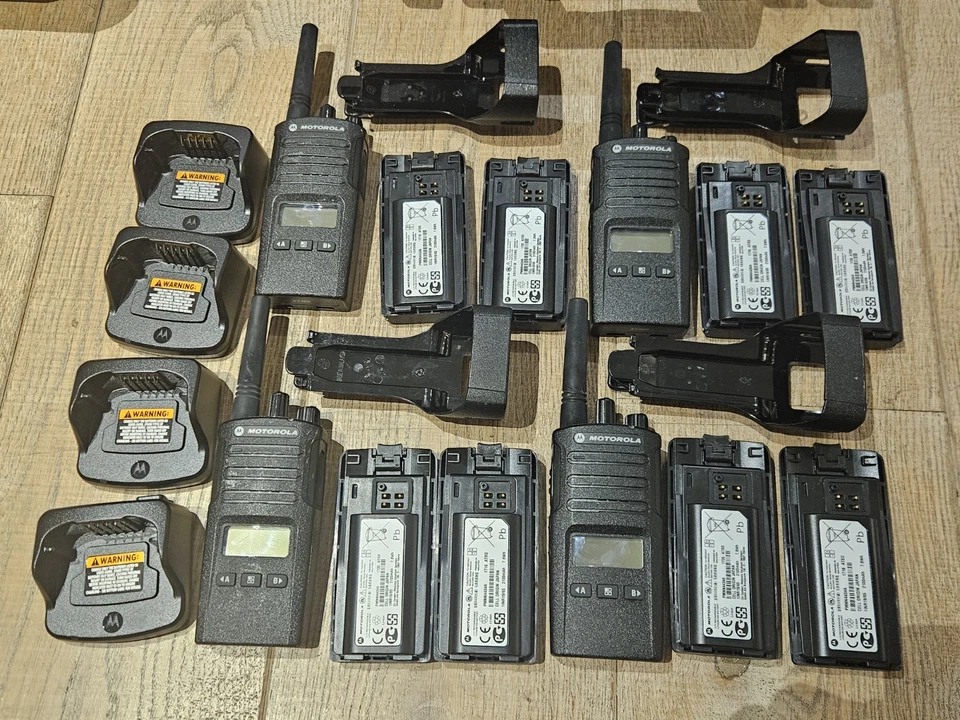 4x Motorola XT460 Handfunkgeräte Funkgerät, Koffer mit 8x Akku + 4x Headset (2) - Bild 3 von 4