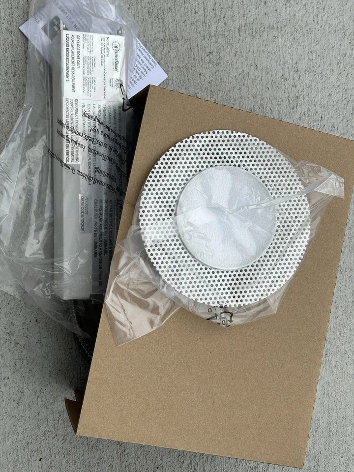 Lote de 2 piezas Eurofase Lighting 28716-30-013 Downlight 3 pulgadas Amigo sin molduras Foto 4 de 4