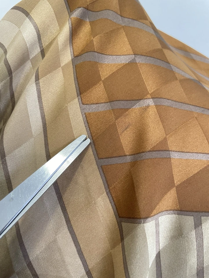 H76 # Salvatore Ferragamo коричневый золотой в полоску шелковый шарф винтажный Италии геометрический - Изображение 3 из 4