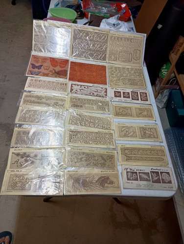 GREAT LOT 23 NOS VINTAGE CRAFTAID LEATHER TEMPLATES PLASTIC 1953-78 BILLFOLD - Picture 2 of 23