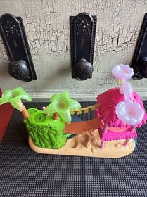 Hatchimals CollEGGtibles Tropical Party Playset  Lights Up Plays Music Working