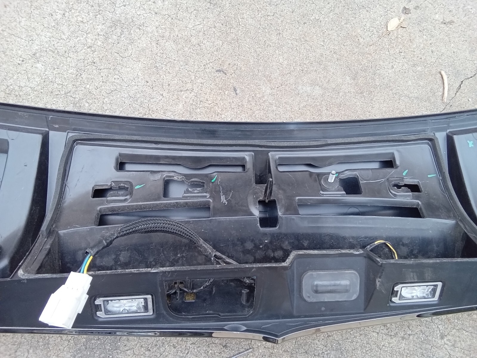 2016 2017-2019 MASERATI LEVANTE REAR TRUNK LID TAILGATE SPOILER WING TRIM PANEL