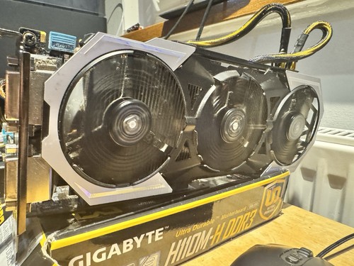 Gigabyte NVIDIA GeForce GTX 980 Ti 6GB GDDR5 Windforce Graphics Card - Picture 2 of 12
