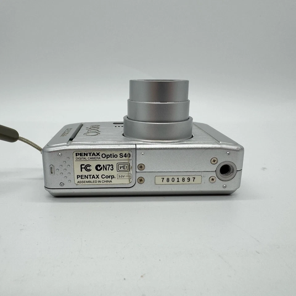 Pentax Optio S40 Ultra Compact Digital Camera 4.0 MP CCD w/ 512MB SD Card - Image 3 of 4