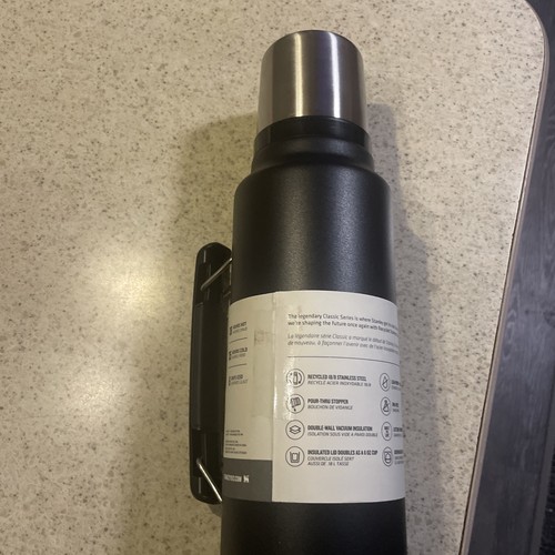 Stanley The Legendary Vacuum Insulated Classic Bottle 1,5 qt / 1,4L - Bild 15 von 22