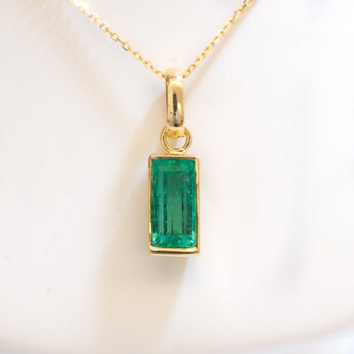 2.32ct Natural Colombian Emerald Pendant in 18K Yellow Gold - Picture 10 of 12
