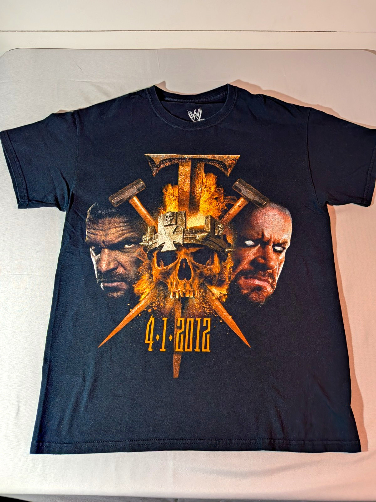 Official WWE WrestleMania 28 T-Shirt Mens M End of an Era Triple H & Undertaker