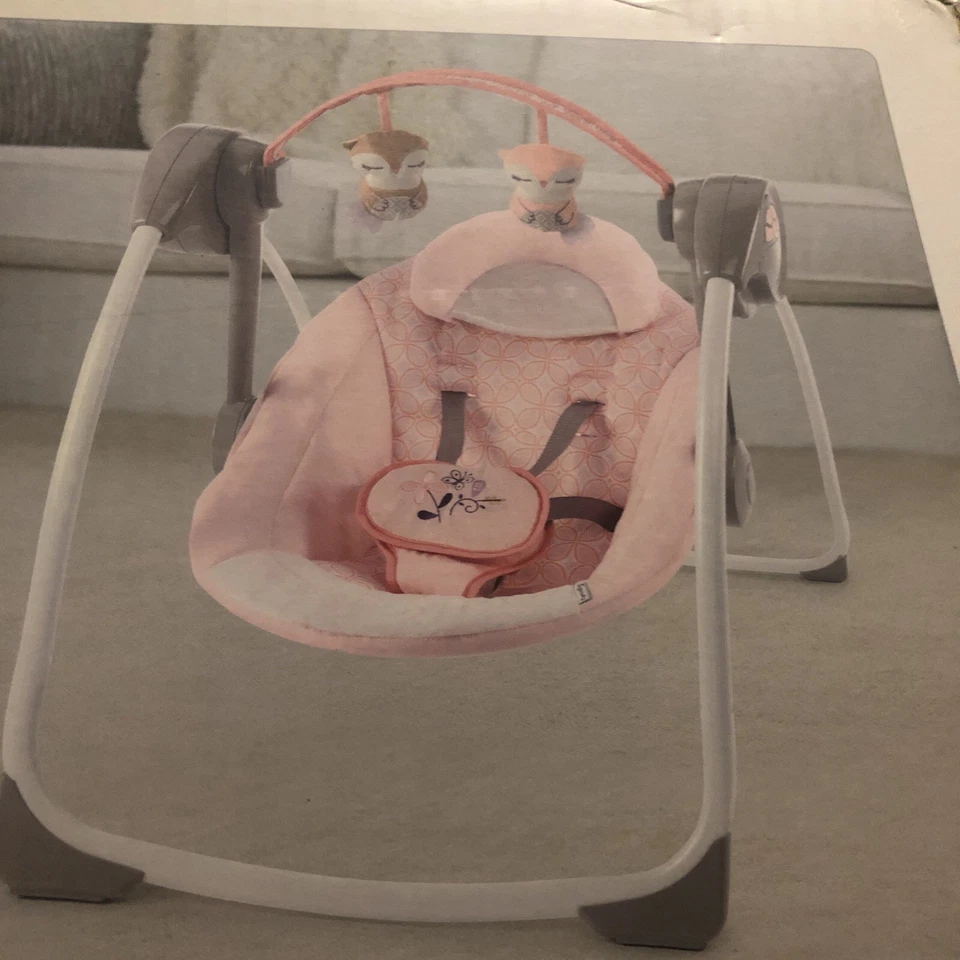 Columpio portátil compacto para bebé Ingenuity Comfort 2 Go, bosque de fantasía Foto 3 de 4