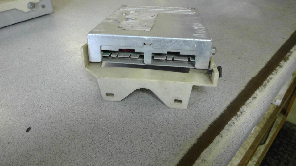 Motor/motor Brain Box CHEVY CAMARO 84 módulo de computador controle CHEVROLET ECU ECM - Imagem 2 de 2