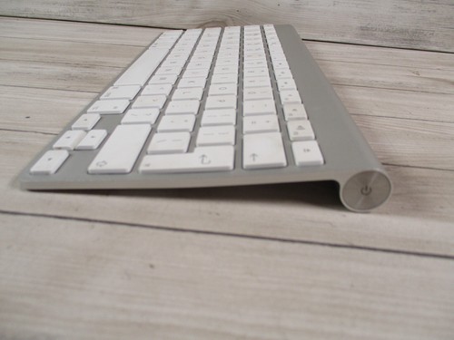 Original Apple Wireless Magic Keyboard 1 (A1314) - Weiß/Silber - QWERTY BRITISH - Bild 12 von 13