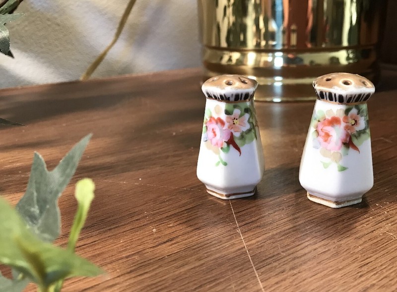 TINY CHINA SALT & PEPPER SHAKERS ~ FLORAL