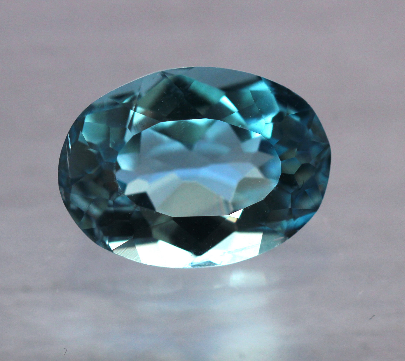Topaze Bleue du Brésil de 7,63 ct pour créer votre bague de fiançailles sur mesure