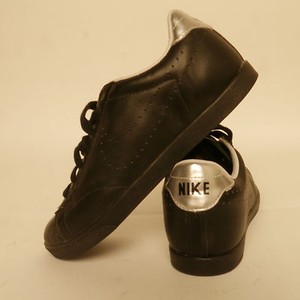 nike narrow fit trainers