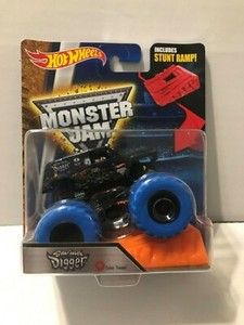 new hot wheels monster jam stunt ramp son uva digger blue
