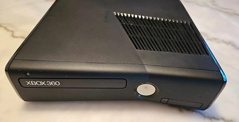 Xbox 360 S Slim 4GB Console with Kinect 2 Controllers in Box - Image 3 of 4