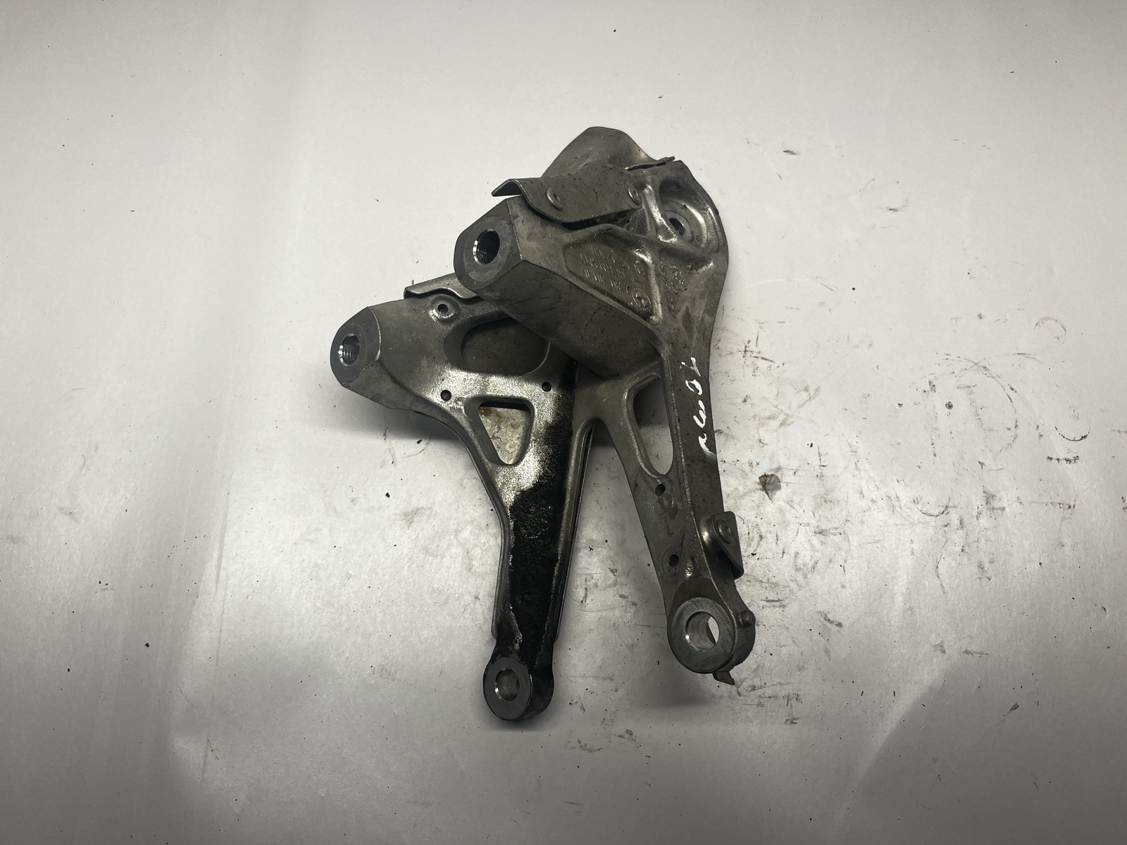 2016 BMW 3 F30, F80 M3 Engine Bracket Right Side 2284204 228420402  