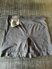 NWT Maidenform Women's Seamless Smoothing Shorts Black Size L