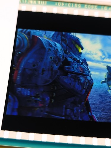 Pacific Rim (2013) IMAX 15/70mm film cell - Picture 2 of 3