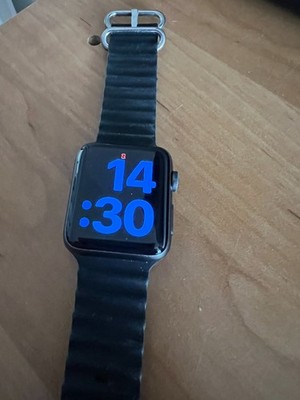 Apple Watch Sport Series 3 42mm Spacegrau Aluminiumgehäuse Schwarz Sportarmband