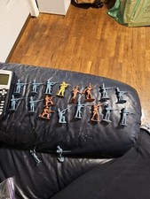 Lot Of Misc Army Men- Lot Of 17 7