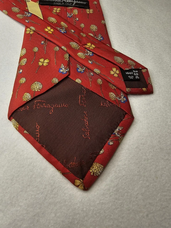 Gravata de seda Salvatore Ferragamo trevo borboleta vermelho estampa floral novidade Itália - Imagem 3 de 4