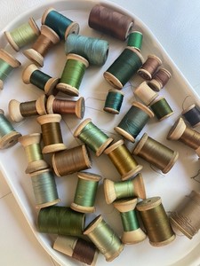vintage WOODEN SPOOLS OF THREAD*various sizes & colors