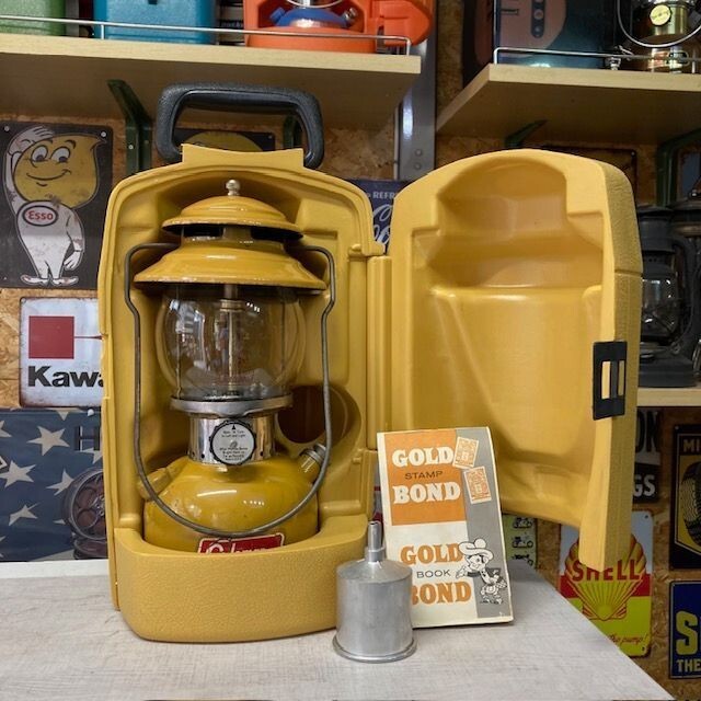 Coleman Lantern May 1972 200A Gold Bond Clamshell Case No.0