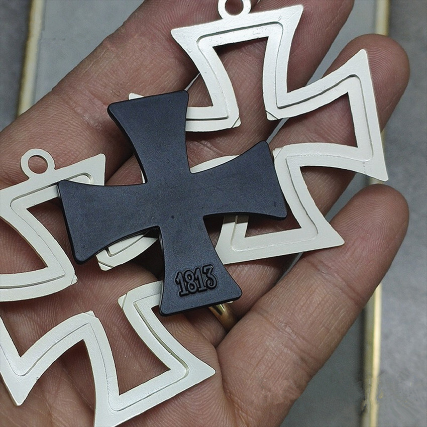 Replica 39 14 57 Edition German Knight Iron Cross Three-piece