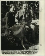 Press Photo Sir Roger Makins and wife with pet dog in Bainstoke, England