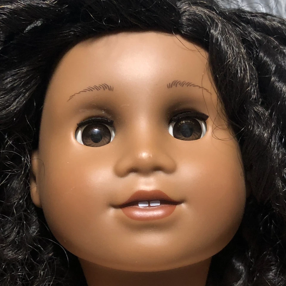 Boneca American Girl One Of A Kind Gabriela cabelo castanho afro-americano/olhos 2017 - Imagem 3 de 4