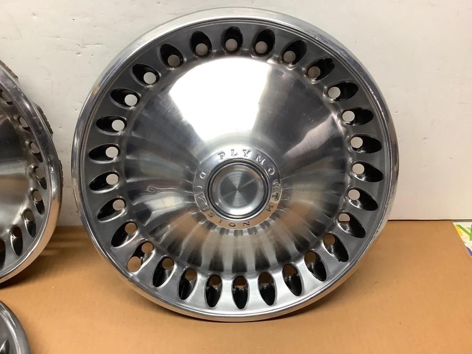 Juego de tapacubos 70-72 Plymouth Valiant GTX Satellite Roadrunner Barracuda 14" MOPAR Foto 4 de 4