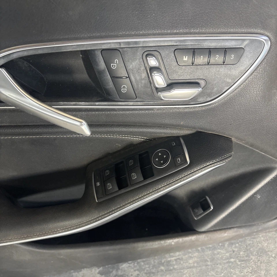 Mercedes-Benz Gla250 2015-2020 moldura interior del panel de la puerta del pasajero delantero Foto 3 de 4