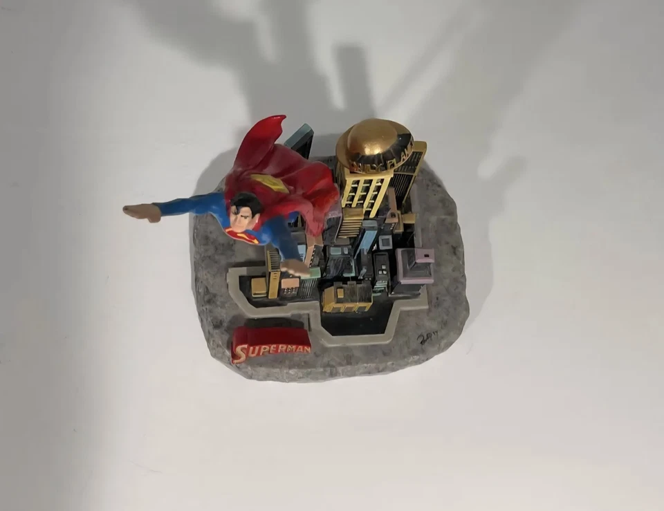 "Estatua de peltre Superman Metropolis - Figura LE 10,5"" - Firmada por Ron 437 de 750" Foto 4 de 4