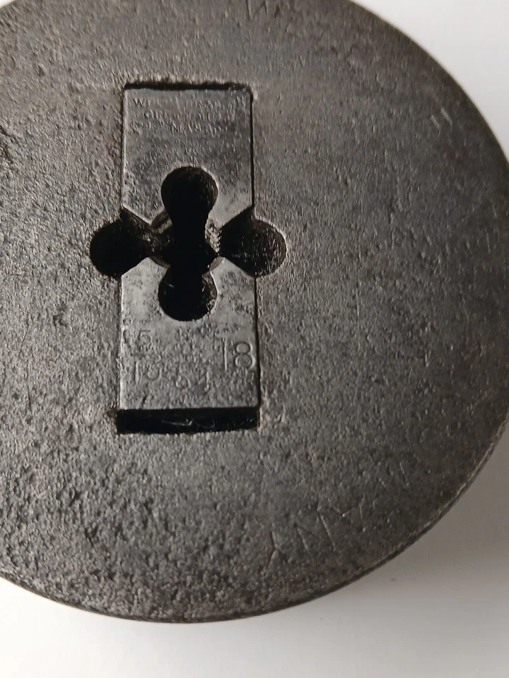 Wells Brothers Co. Little Giant Bolt Threader Die Head 5/16" 18 For 2-3/4" Hndle - Image 2 of 3