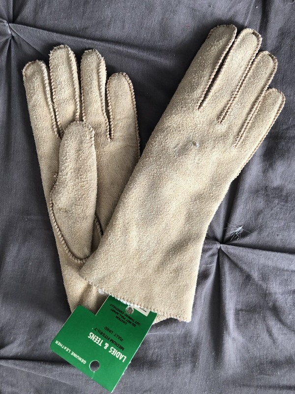 Ladies Tan M suede leather lined gloves NWT