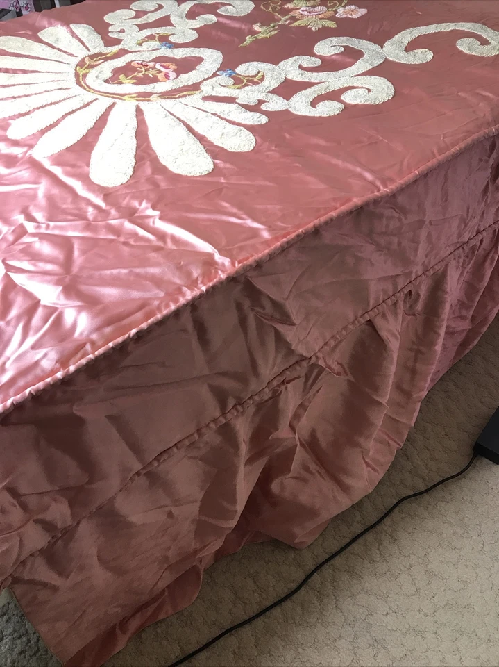 Antique 1920s Embroidered Satin Bedspread Coverlet Twin Boudoir Pink Velvet - Image 2 of 4