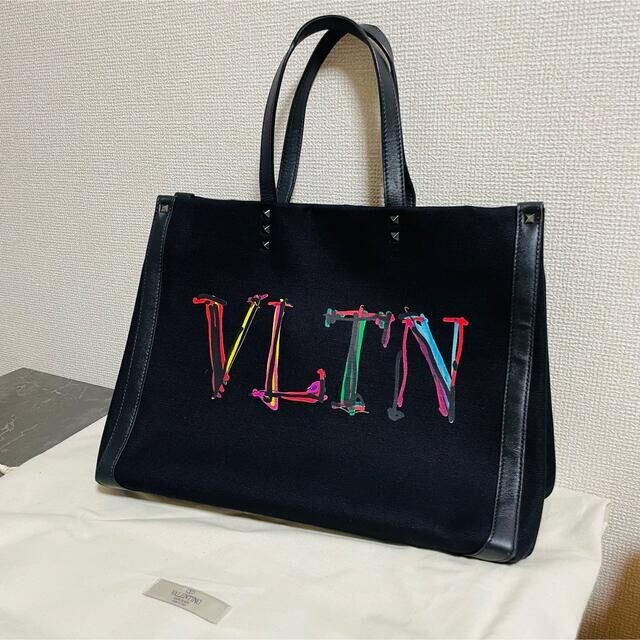 Valentino Garavani VLTN EcoLabトートバッグ M | ブラック