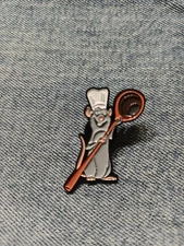 RATATOUILLE-REMY LITTLE CHEF- ENAMEL PIN-UNBRANDED- COMBINED SHIPPING $4.99