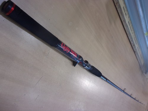 SHAKESPEARE UGLY STIK GX2 6 foot 6 inch casting rod #USCA661MH