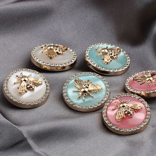 18MM-25MM Three-dimensional Little Bee Buttons Cardigan Sweater - Picture 4 of 17