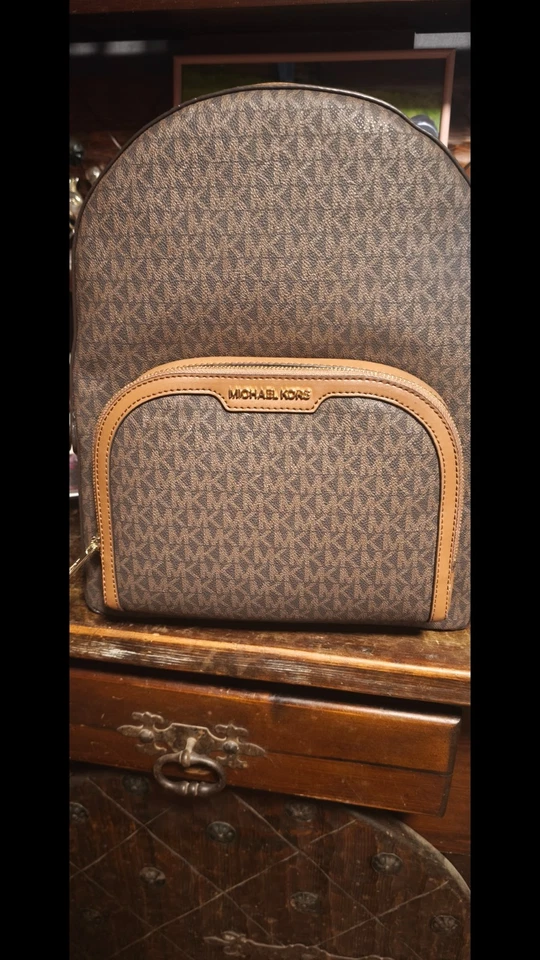 joli grand sac a dos Michael Kors neuf jamais servi,avec poche - Photo 1/4