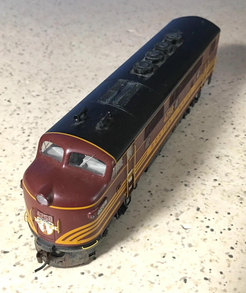 Locomotora de carga Boston & Maine-4258 EMD F-2A Athearn Genesis HO G15801B DCC Foto 2 de 4