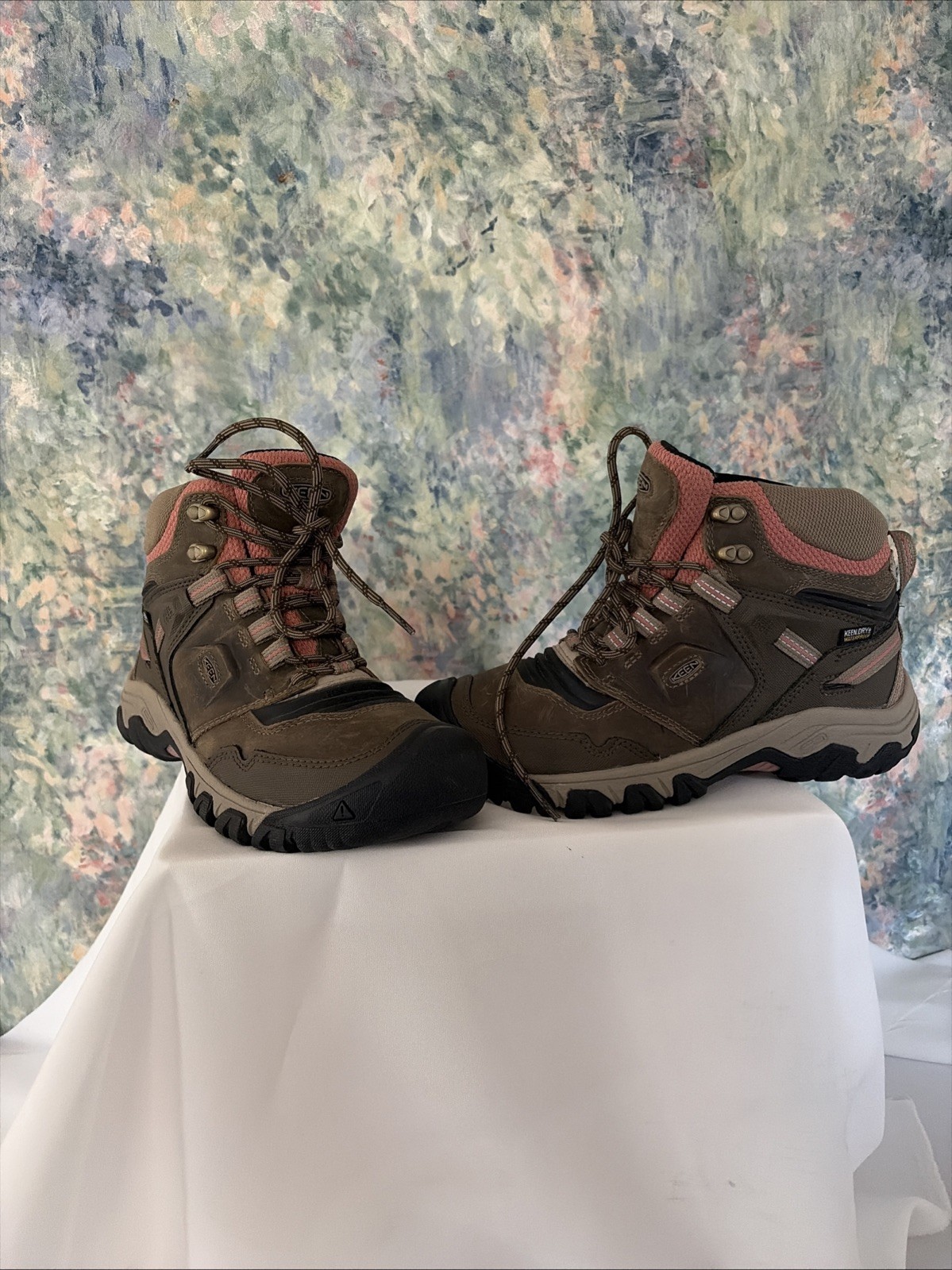 Keen Women Boots Size 8.5