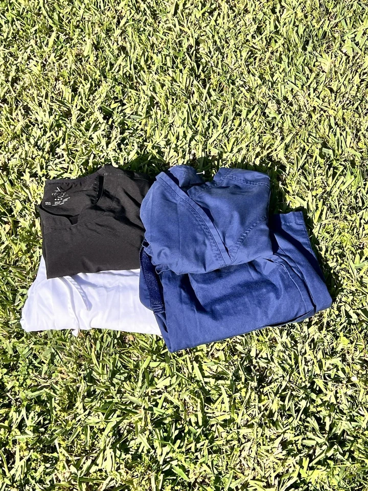 CherokeeLot Of 2 Scrubs size M  TOPS & PANTS  - Image 2 of 4