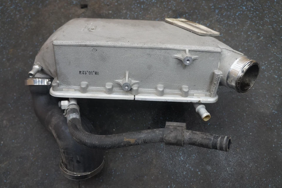 Radiador intercooler turbo aire carga conductor izquierdo 11F1071CP OEM McLaren MP4-12C Foto 2 de 4