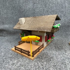 Playmobil 5422 Country Lodge Chalet 2013 Near Complete Figures Animals Retired