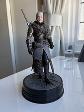 Witcher 3 Wild Hunt PVC Statue Geralt Grandmaster Ursine (Broken &Missing Sword)