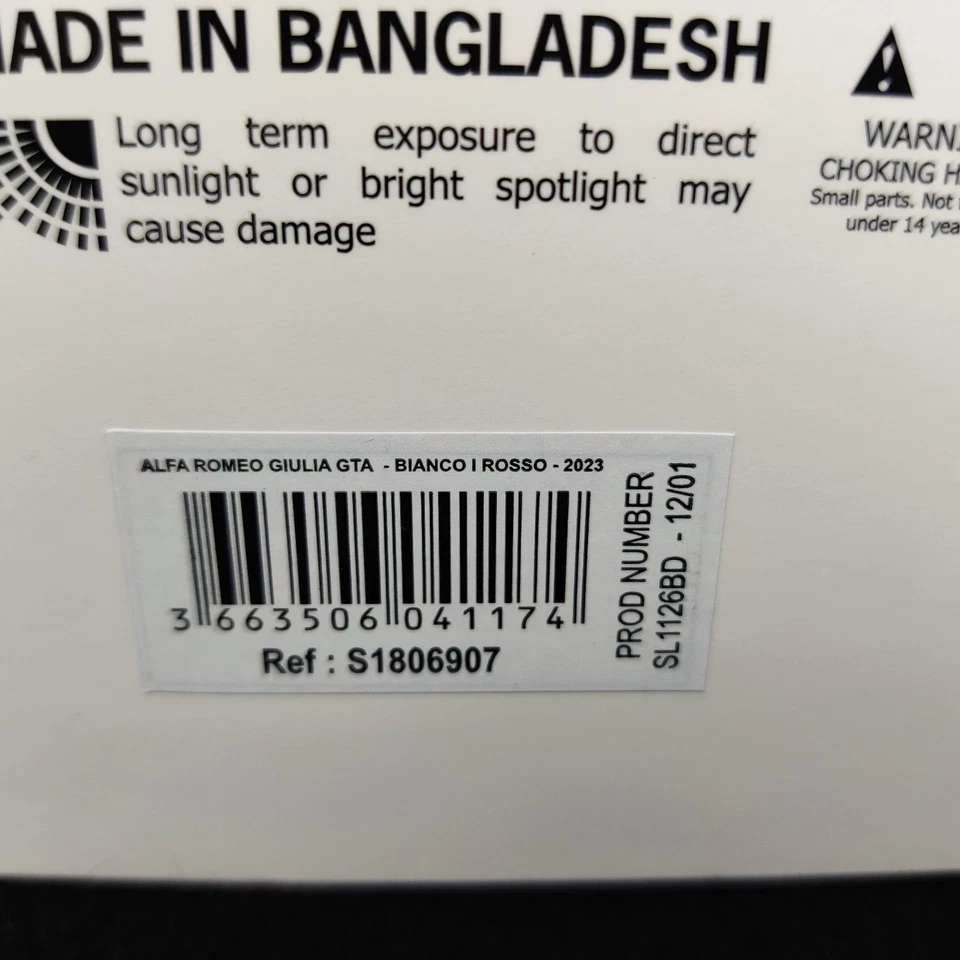 AUTO SOLIDA ALFA ROMEO GIULIA GTA BIANCO E ROSSO 2023 1:18 NUOVA SCATOLA... - Immagine 4 di 4